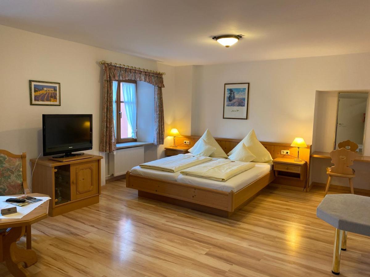 Hotel Lobmeyer Roding Esterno foto