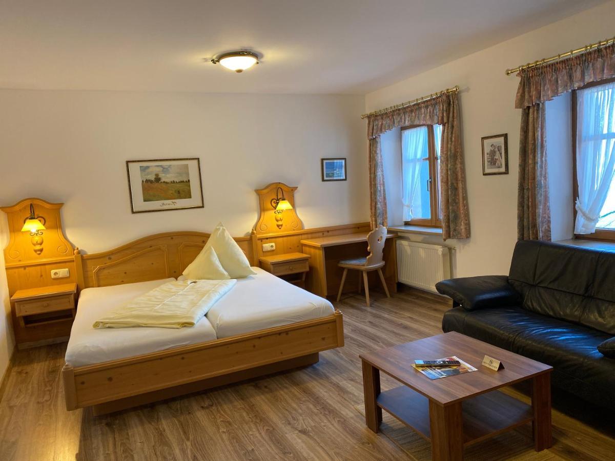 Hotel Lobmeyer Roding Esterno foto