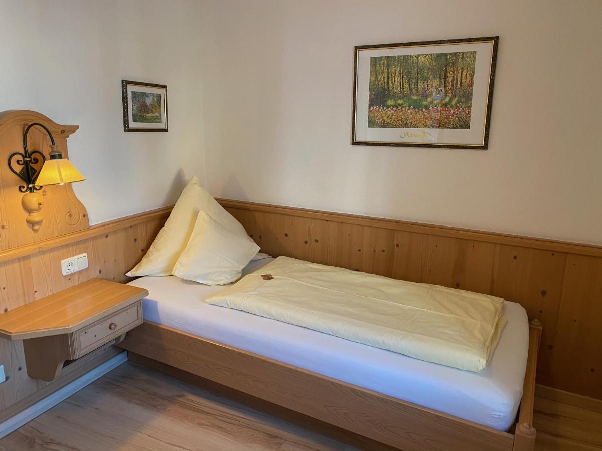 Hotel Lobmeyer Roding Esterno foto